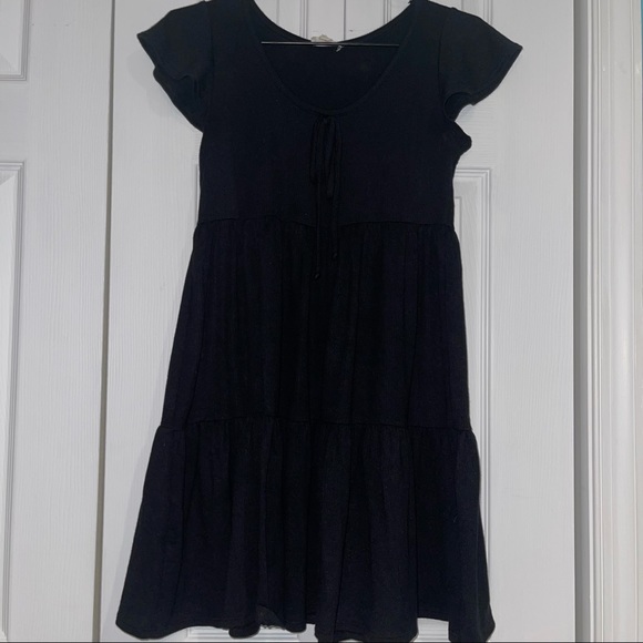 S Black Tiered Dress with flowy sleeves and tie in the center - Picture 1 of 4